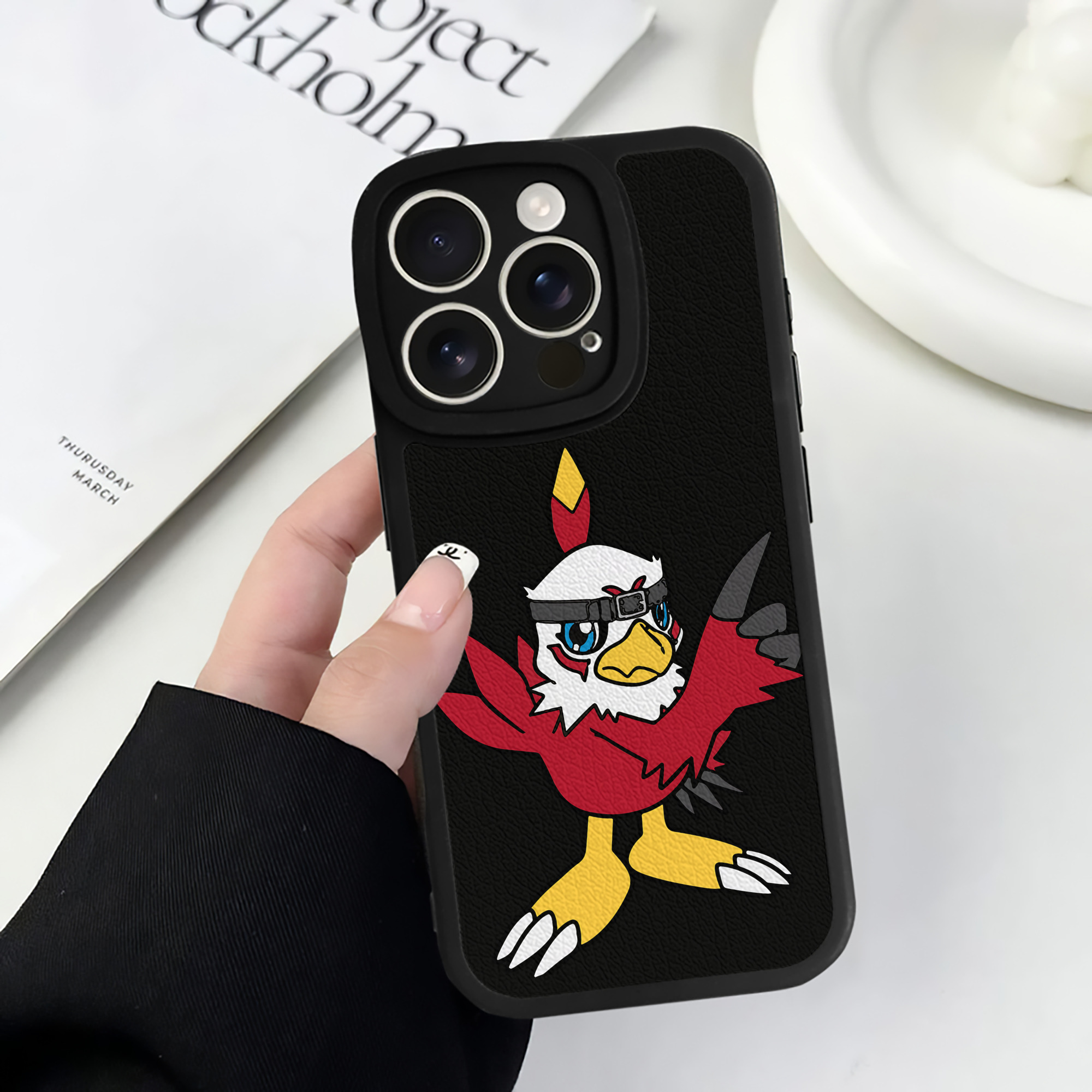 （画像用） Digimon デジタルモンスター/デジモン 【iPhone 16シリーズ対応】シリコンスマホケース（レザー調） 材質：シリコン